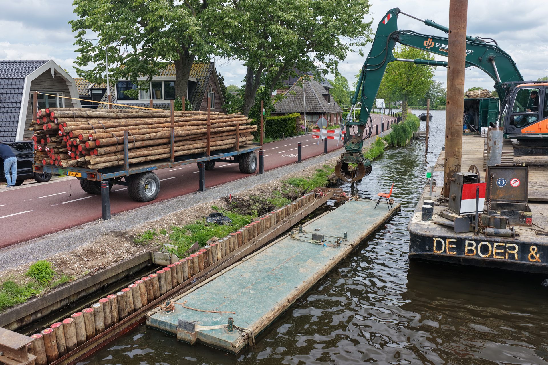 Dijkversterking Amsteldijk West met Eucalyptus cloeziana palen