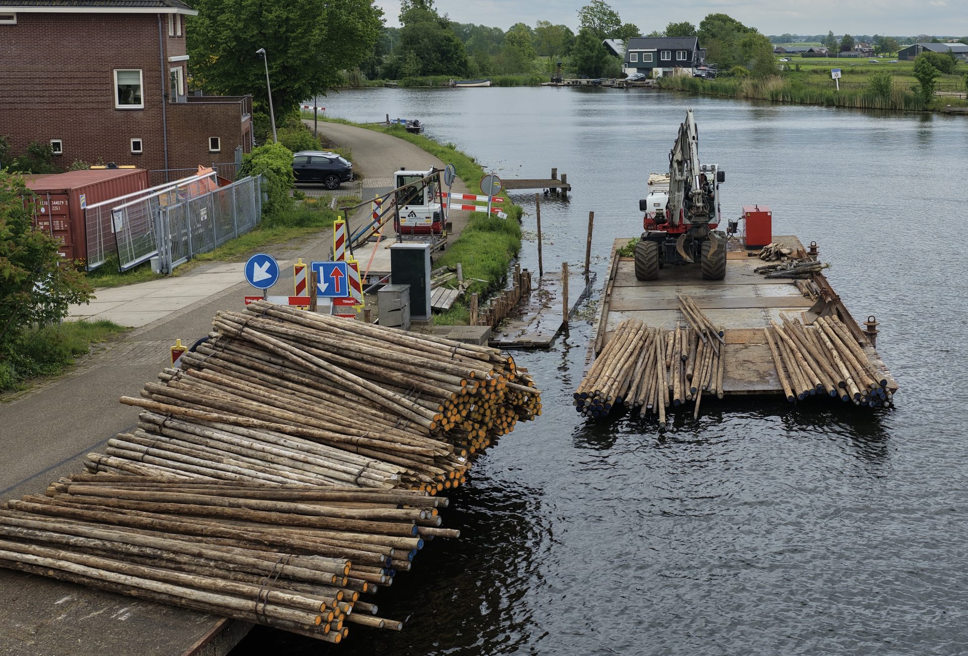 Dijkversterking Amsteldijk West met Eucalyptus cloeziana palen