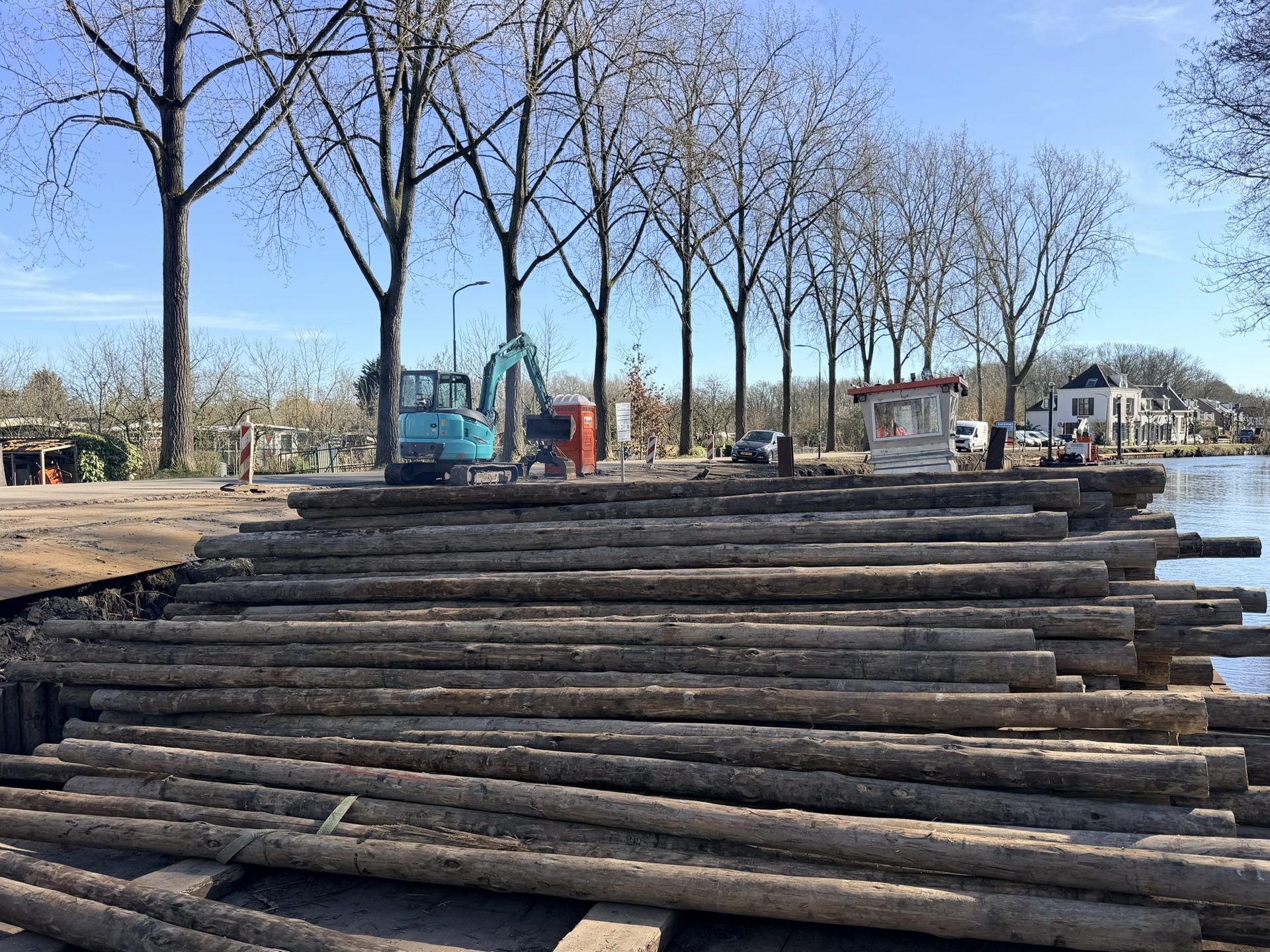 Dijkverbetering Stichtse Vecht met Eucalyptus cloeziana palen