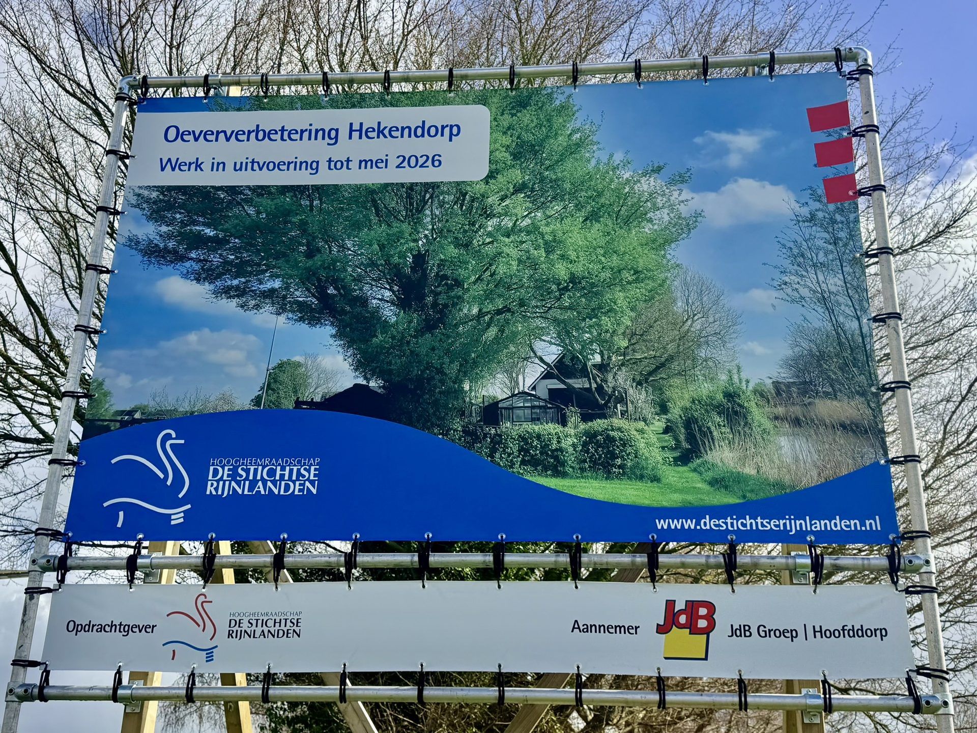 Oeververbetering Hekendorp met Eucalyptus cloeziana palen