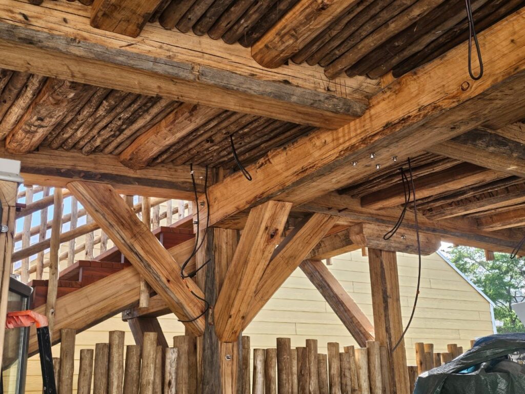 Eucalyptus constructie van strandrestaurant Boma Beach op Réunion