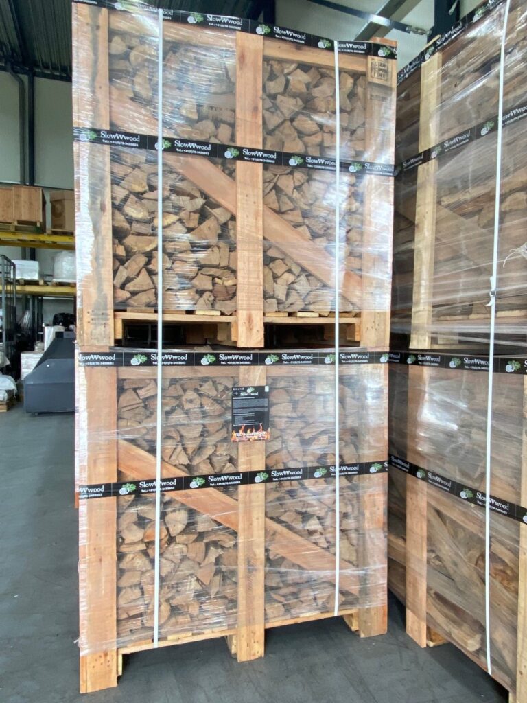 Eucalyptus haardhout in kratten