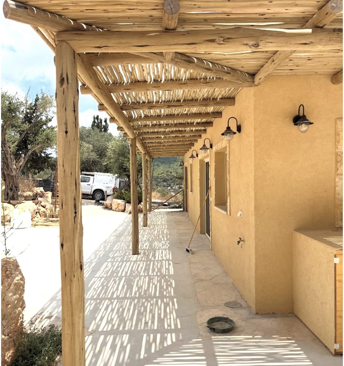 Pergola van behandeld eucalyptus grandis, project Israël